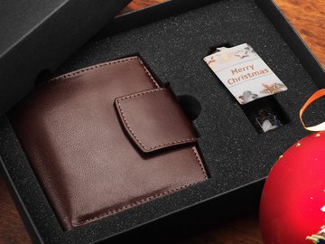 коричневий